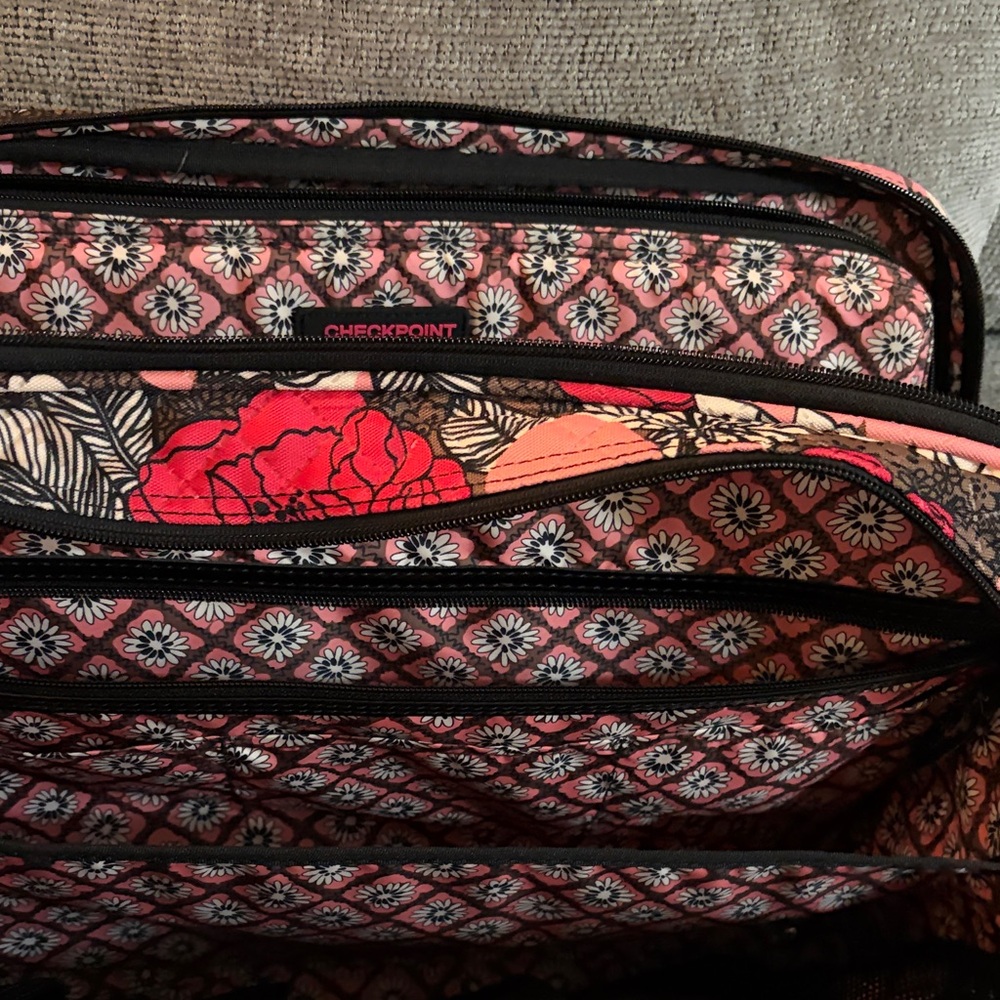 Vera Bradley Weekender Bag -Retired Mocha Rouge Pattern - Picture 4 of 8